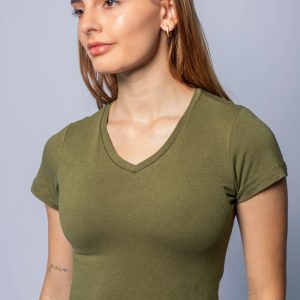 Remera escote V verde