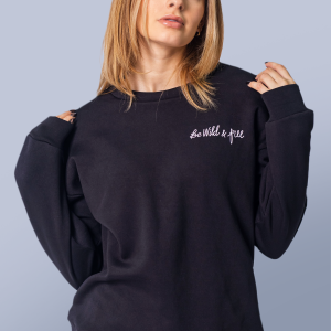 Sudadera negra con estampa